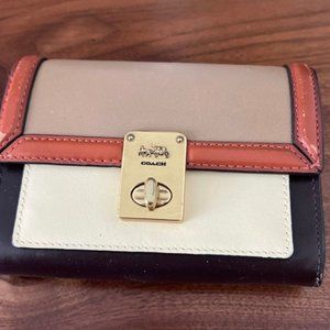 Coach Natural Hutton black Red Tan Colorblock Leather Bifold Wallet Turn Lock